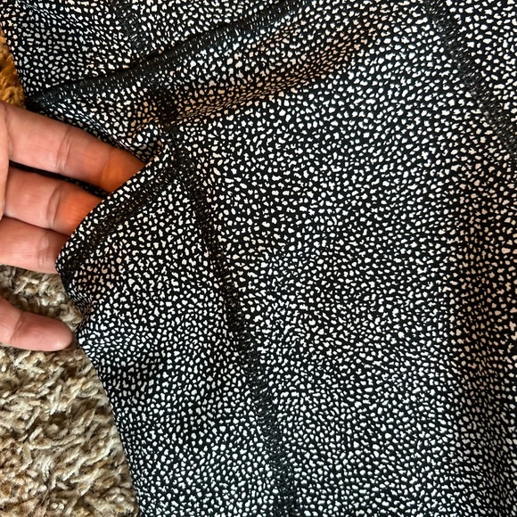 Lululemon Tight Stuff Tight II 25” Reflective Scallop Alpine White/Black Sz 4 - Picture 6 of 15